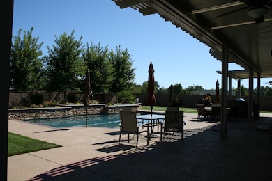 19870 Holstein Ln, Redding, CA 96002 - photo 4