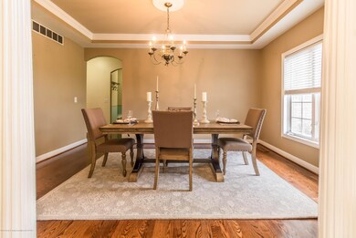 DINING ROOM (2)