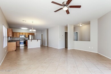 005-photo-dining-room-11808395