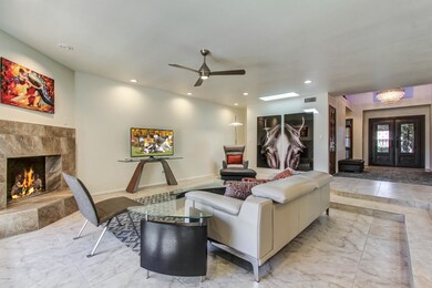 005_Living Room