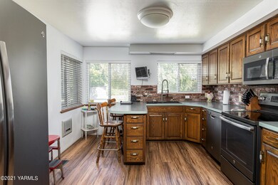 10605SummitviewExt_21