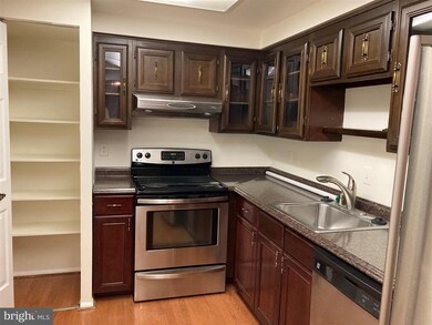 7640 Tremayne Place unit 203, McLean, VA 22102 - photo 3