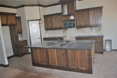 7008 Cherokee Crossing E, Warr Acres, OK 73132 - photo 3