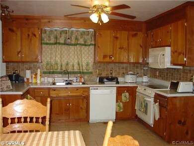 4807 Mason Dale Dr, North Chesterfield, VA 23234 - photo 2