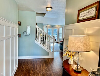 6069 Prairie Stream Way, Columbus, IN 47203 - photo 4