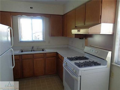 614 W Northrup St, Lansing, MI 48911 - photo 5