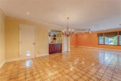 Large and spacious family room with crown molding