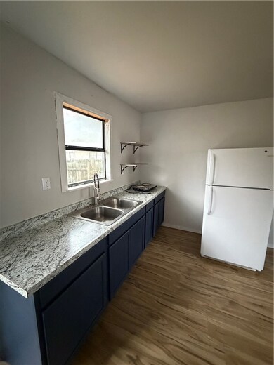 1207 S Magnolia St unit B, Hearne, TX 77859 - photo 6