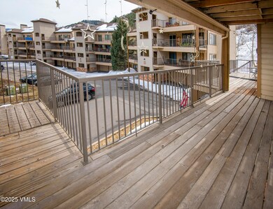 River-Oaks-E-302-MLS_02