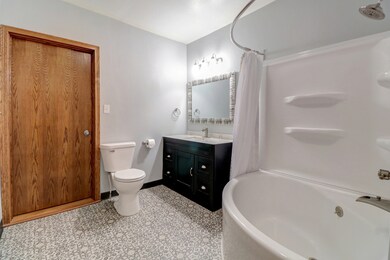 208 E Houghton St, Tuscola, IL 61953 - photo 4