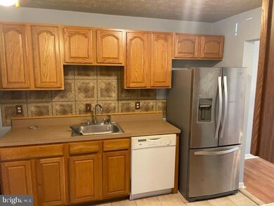 2336 Anvil Ln, Temple Hills, MD 20748 - photo 4