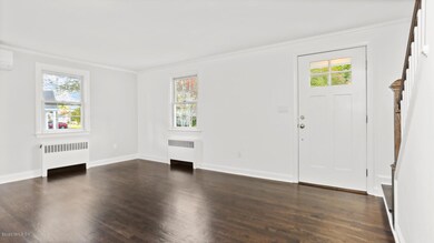 37 Riverside Ln, Riverside, CT 06878 - photo 2