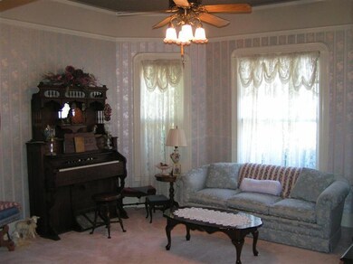 613 NW B St, Grants Pass, OR 97526 - photo 6