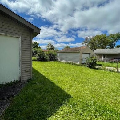 811 W Alma Ave, Flint, MI 48505 - photo 2