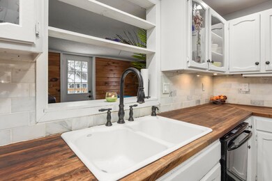 2 Carolyn St._W5_004