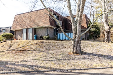 9008 Creekside Ln NW, Knoxville, TN 37923 - photo 2