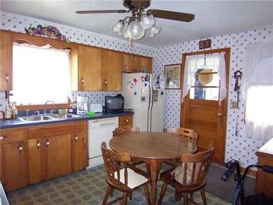 Kitchen. VERY NICE EAT-IN KITCHEN W/APPLIANCES.