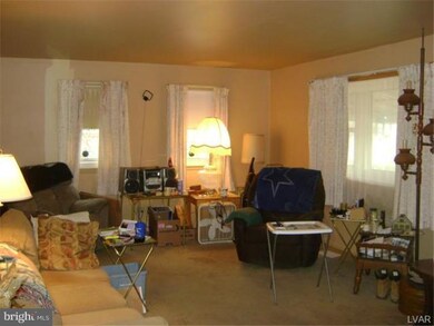 1813 W Cedar St, Allentown, PA 18104 - photo 4