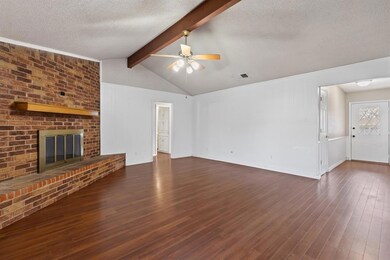 8705 Irongate Dr, North Richland Hills, TX 76182 - photo 5