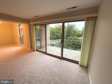 39 Canterbury Square unit 301, Alexandria, VA 22304 - photo 2