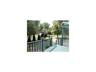 Back deck, facing left toward the shed & water fea