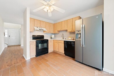 121 Fulton Ct unit 21A, New Brunswick, NJ 08901 - photo 4