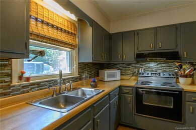 528 Onteora Blvd, Asheville, NC 28803 - photo 7