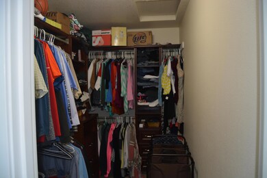 Master Closet<|><|>