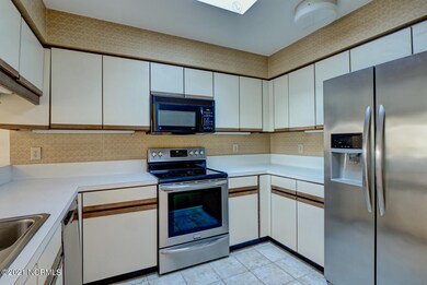 101 N Belvedere Dr Unit 1-large-007-031-