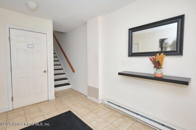 400 Aspen Knolls Way unit B2, Staten Island, NY 10312 - photo 3