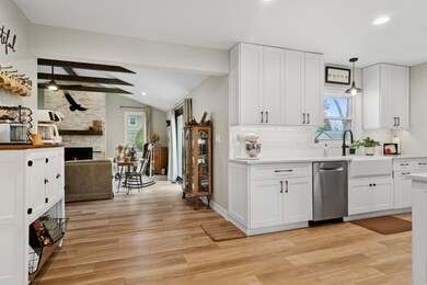 124 Braemar Dr, Elk Grove Village, IL 60007 - photo 5