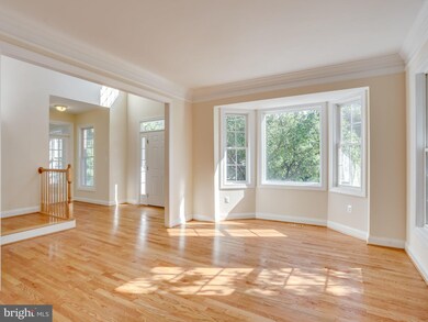 2122 Haycock Rd, Falls Church, VA 22043 - photo 3