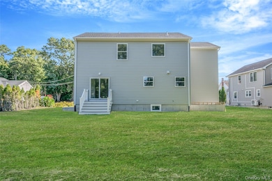 817 Pond View Rd, Riverhead, NY 11901 - photo 6