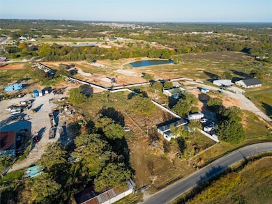 251 Rhoades Ln, Springtown, TX 76082 - photo 3