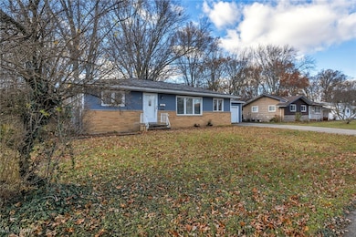 6706 Crestwood Ln, Olmsted Falls, OH 44138 - photo 4