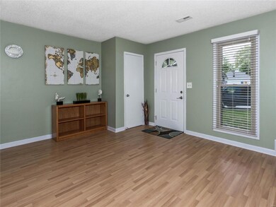 Large Family Room (23 x 14)