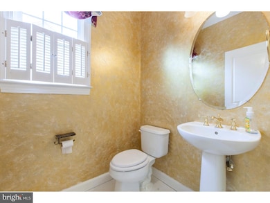 678 Cherrydale Dr, Lafayette Hill, PA 19444 - photo 6