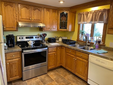 228 Rogers St unit 2, South Dartmouth, MA 02748 - photo 3