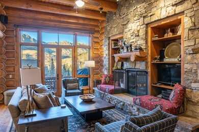 211 Ridgeline Drive-029-031-Living Room