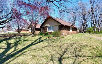 304 Louise Dr, Collinsville, IL 62234 - photo 4