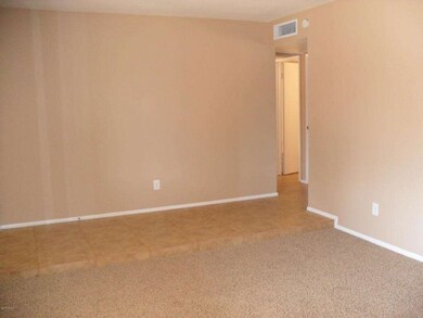 Neutral 2-tone paint