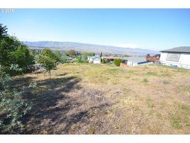 1702 Oakwood Dr, the Dalles, OR 97058 - photo 2