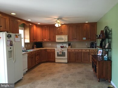 702 Rutherford Dr, Greencastle, PA 17225 - photo 5