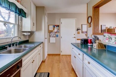 20 N Lakewood Dr, Effingham, IL 62401 - photo 5