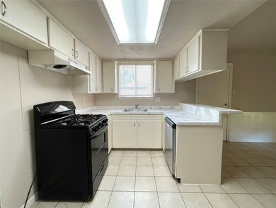 1327 Diplomat Way, Houston, TX 77088 - photo 4