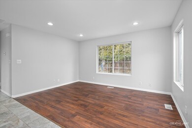 290 Deerpath Ln, Carpentersville, IL 60110 - photo 3