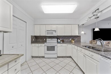 Bright kitchen!