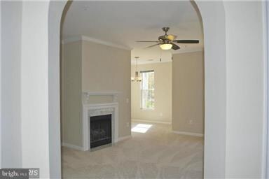 46608 Drysdale Terrace unit 201, Sterling, VA 20165 - photo 4