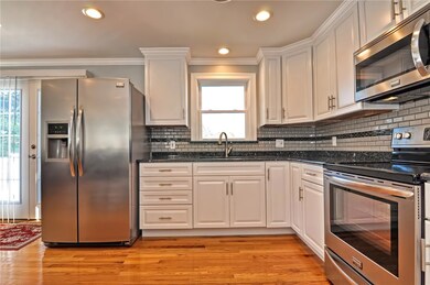 55 Sumach Ave, Riverside, RI 02915 - photo 4