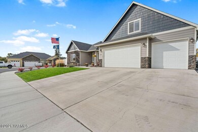 3 Car Garage
